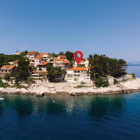 Cozy Apartment In Prigradica With House Sea View Extérieur photo