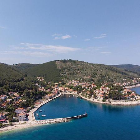 Cozy Apartment In Prigradica With House Sea View Extérieur photo