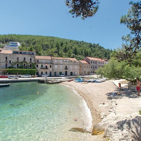 Cozy Apartment In Prigradica With House Sea View Extérieur photo