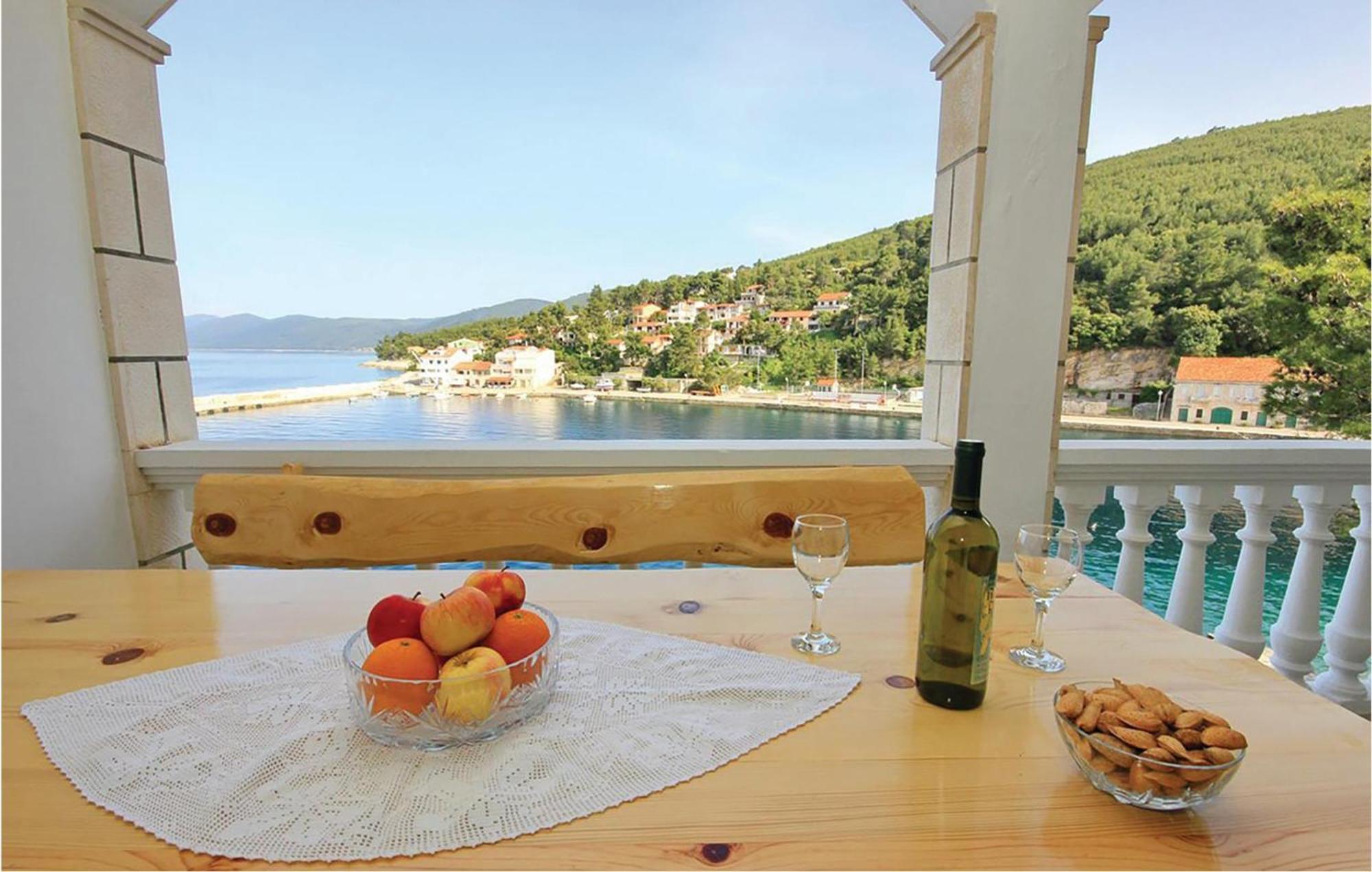 Cozy Apartment In Prigradica With House Sea View Extérieur photo