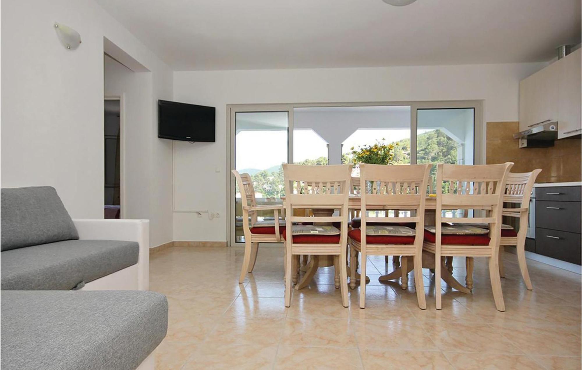 Cozy Apartment In Prigradica With House Sea View Extérieur photo
