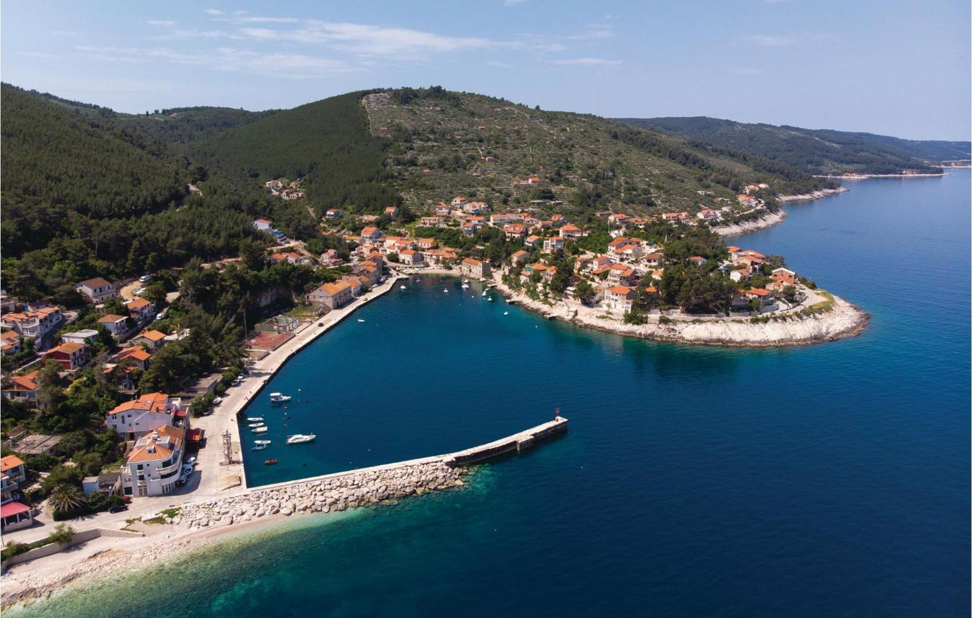 Cozy Apartment In Prigradica With House Sea View Extérieur photo