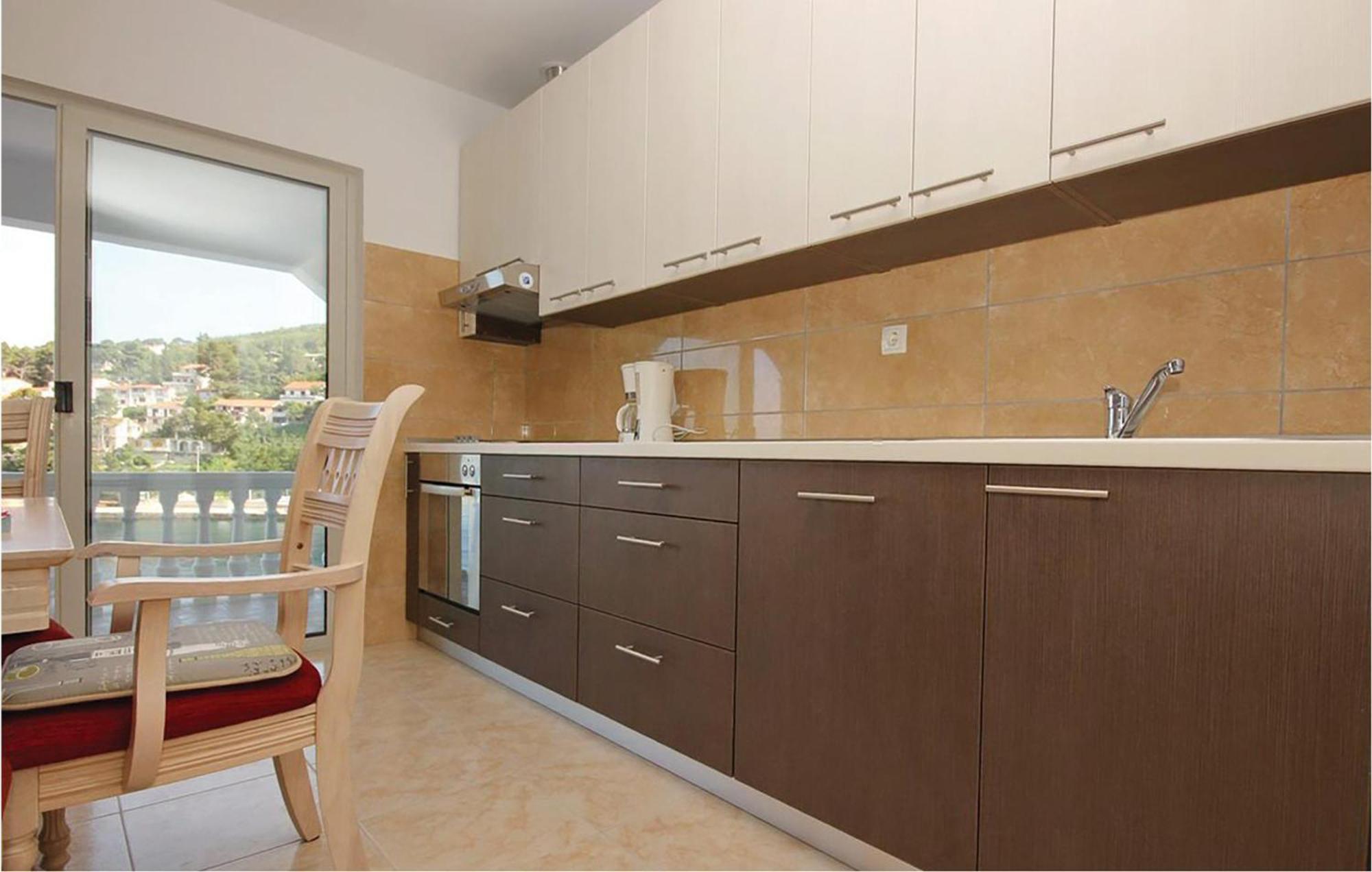 Cozy Apartment In Prigradica With House Sea View Extérieur photo