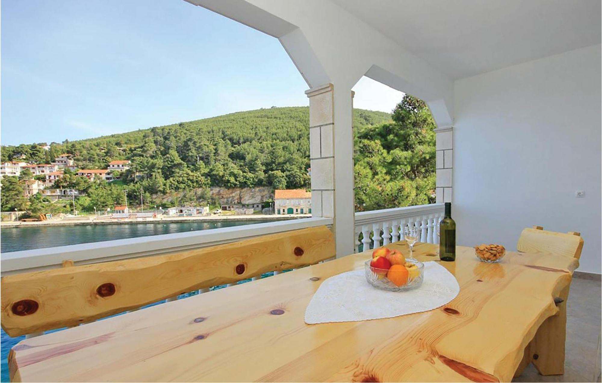 Cozy Apartment In Prigradica With House Sea View Extérieur photo