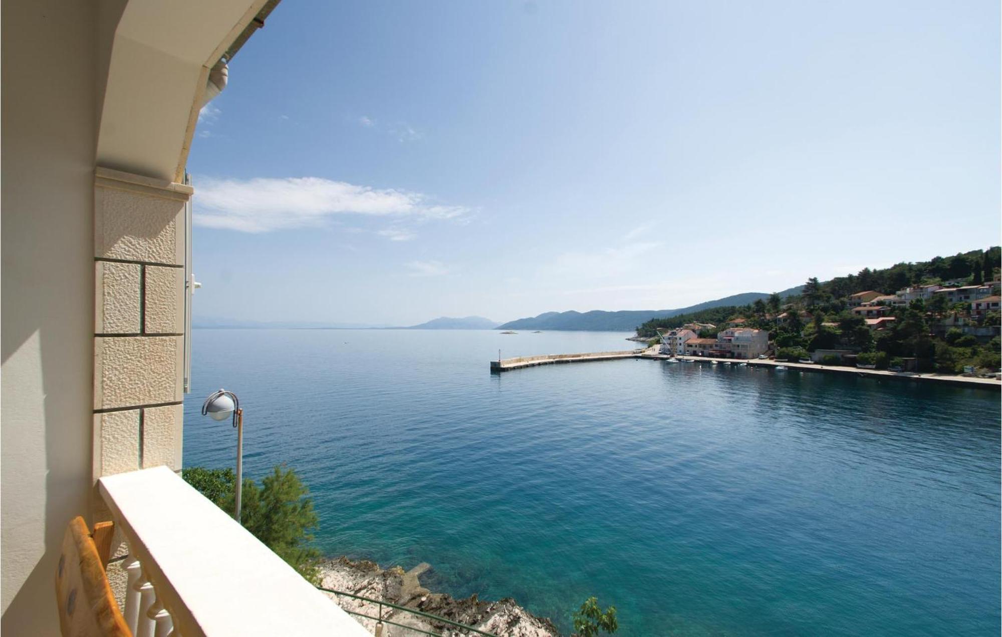 Cozy Apartment In Prigradica With House Sea View Extérieur photo