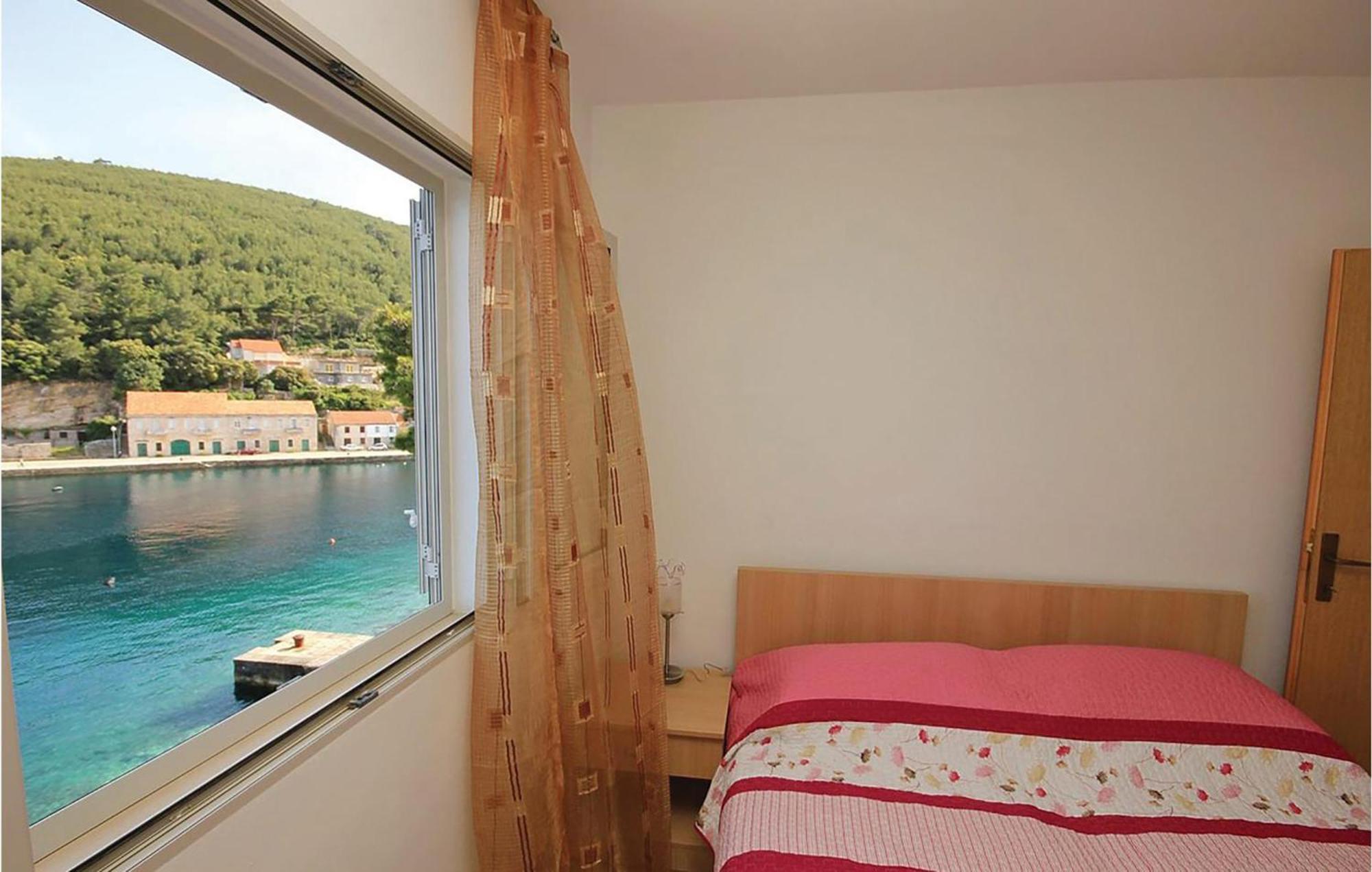 Cozy Apartment In Prigradica With House Sea View Extérieur photo