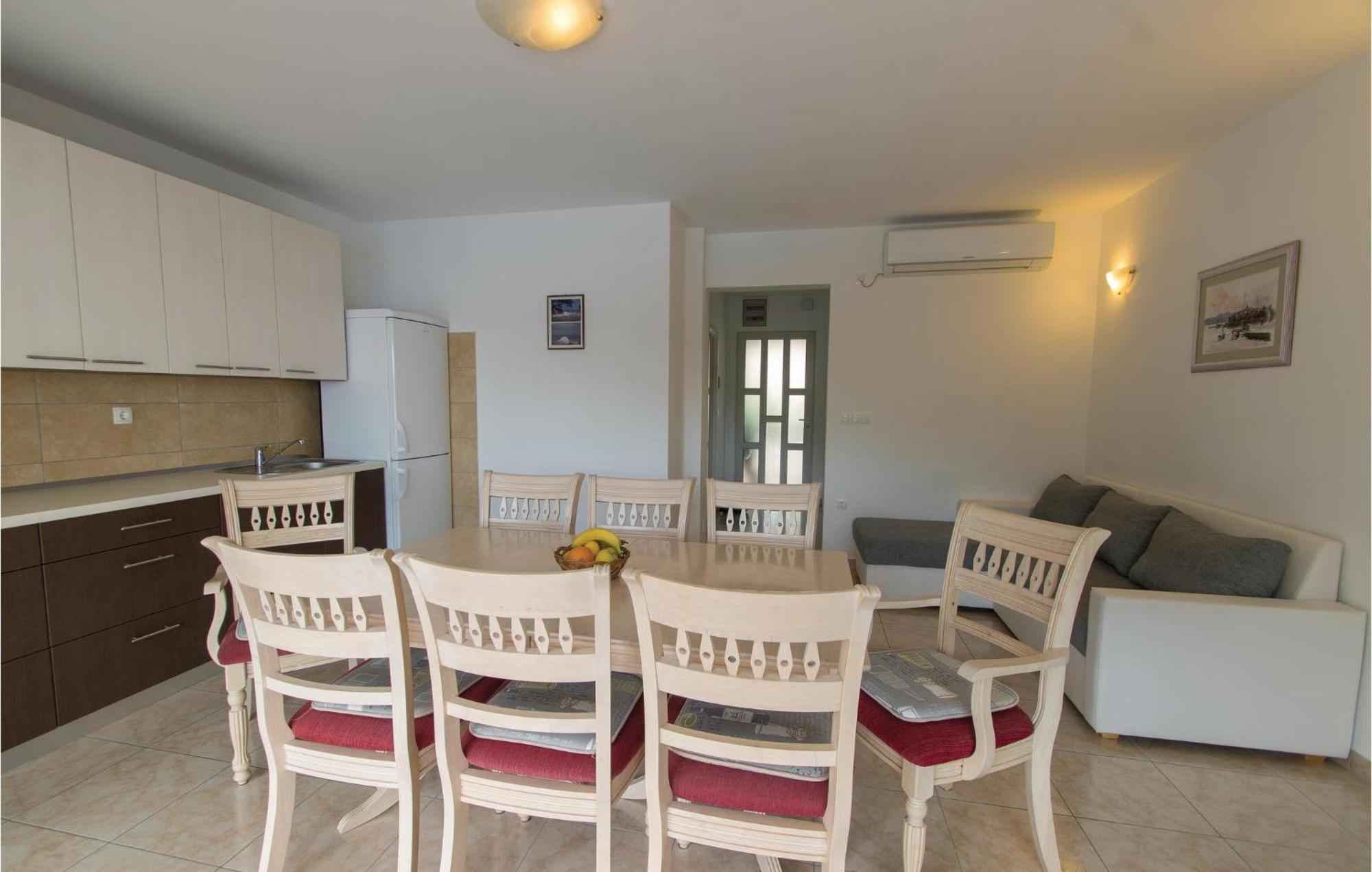 Cozy Apartment In Prigradica With House Sea View Extérieur photo