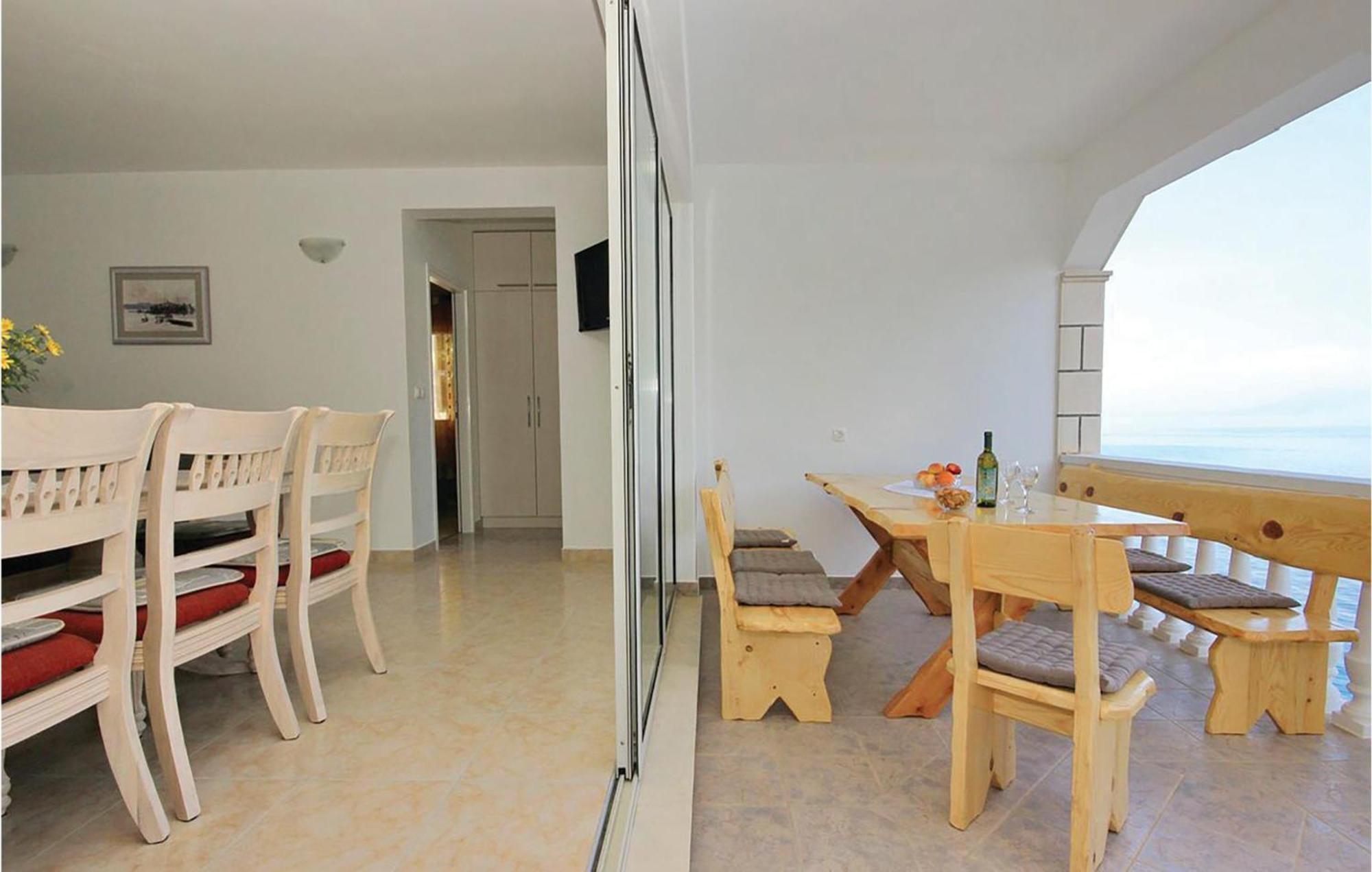 Cozy Apartment In Prigradica With House Sea View Extérieur photo