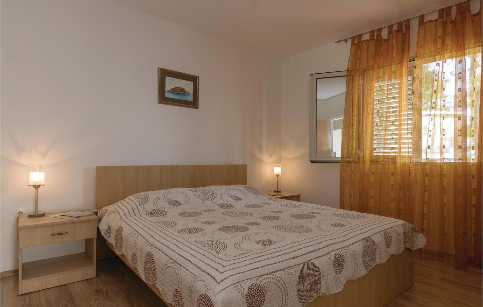 Cozy Apartment In Prigradica With House Sea View Extérieur photo