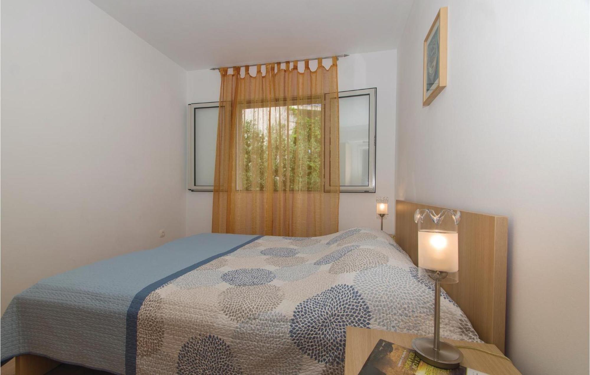 Cozy Apartment In Prigradica With House Sea View Extérieur photo