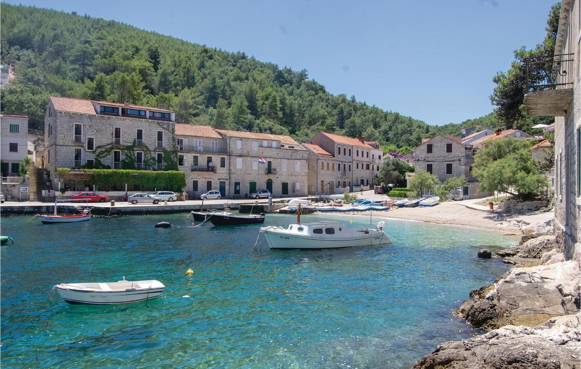 Cozy Apartment In Prigradica With House Sea View Extérieur photo