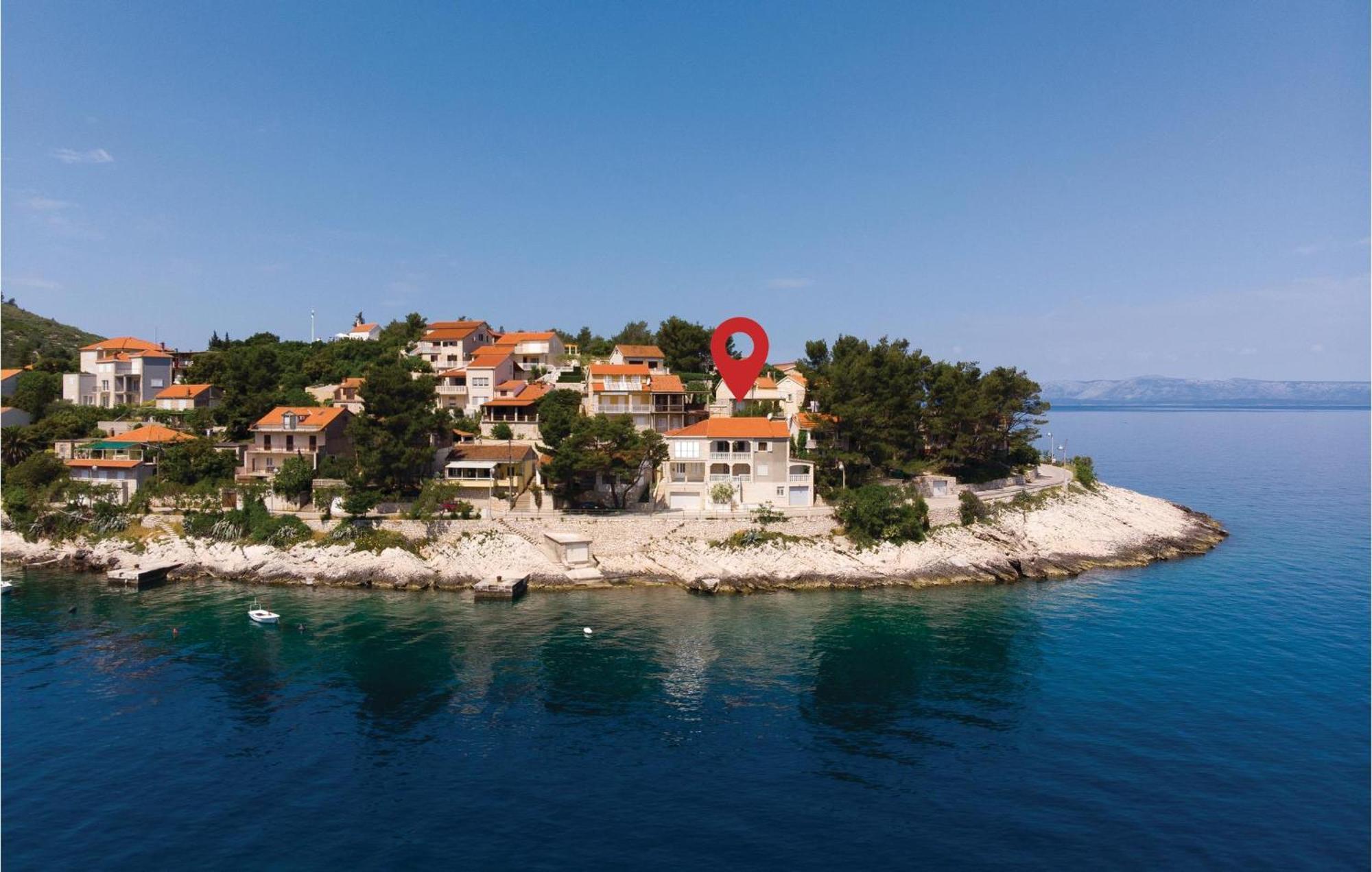 Cozy Apartment In Prigradica With House Sea View Extérieur photo