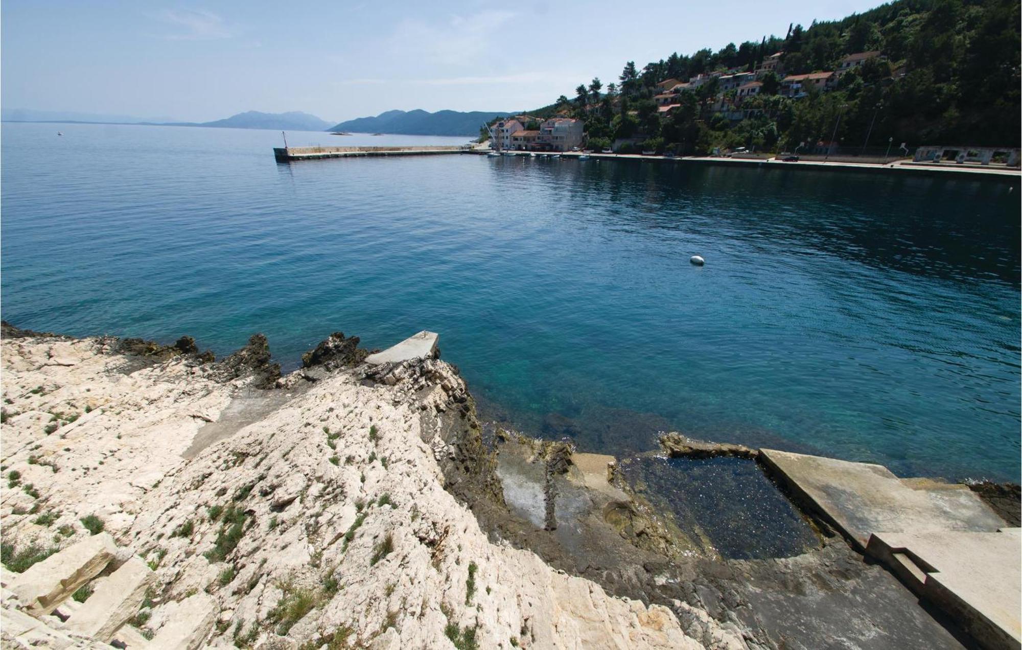 Cozy Apartment In Prigradica With House Sea View Extérieur photo