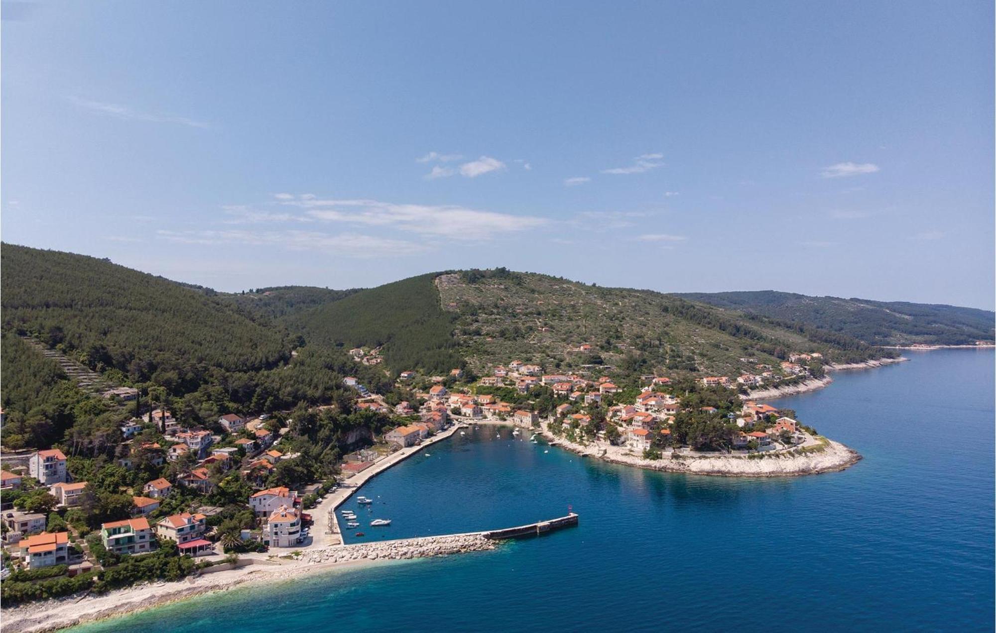 Cozy Apartment In Prigradica With House Sea View Extérieur photo