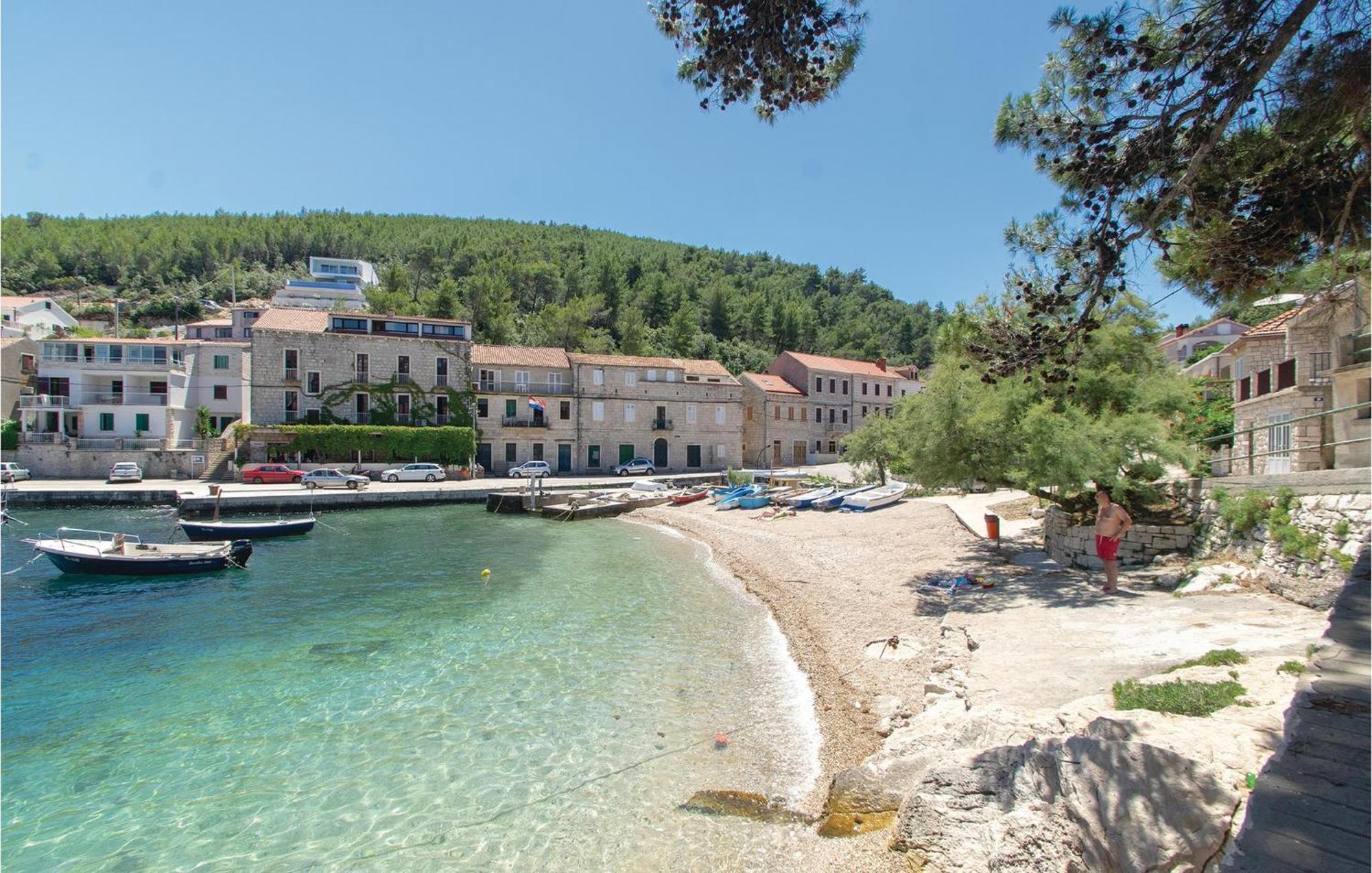 Cozy Apartment In Prigradica With House Sea View Extérieur photo