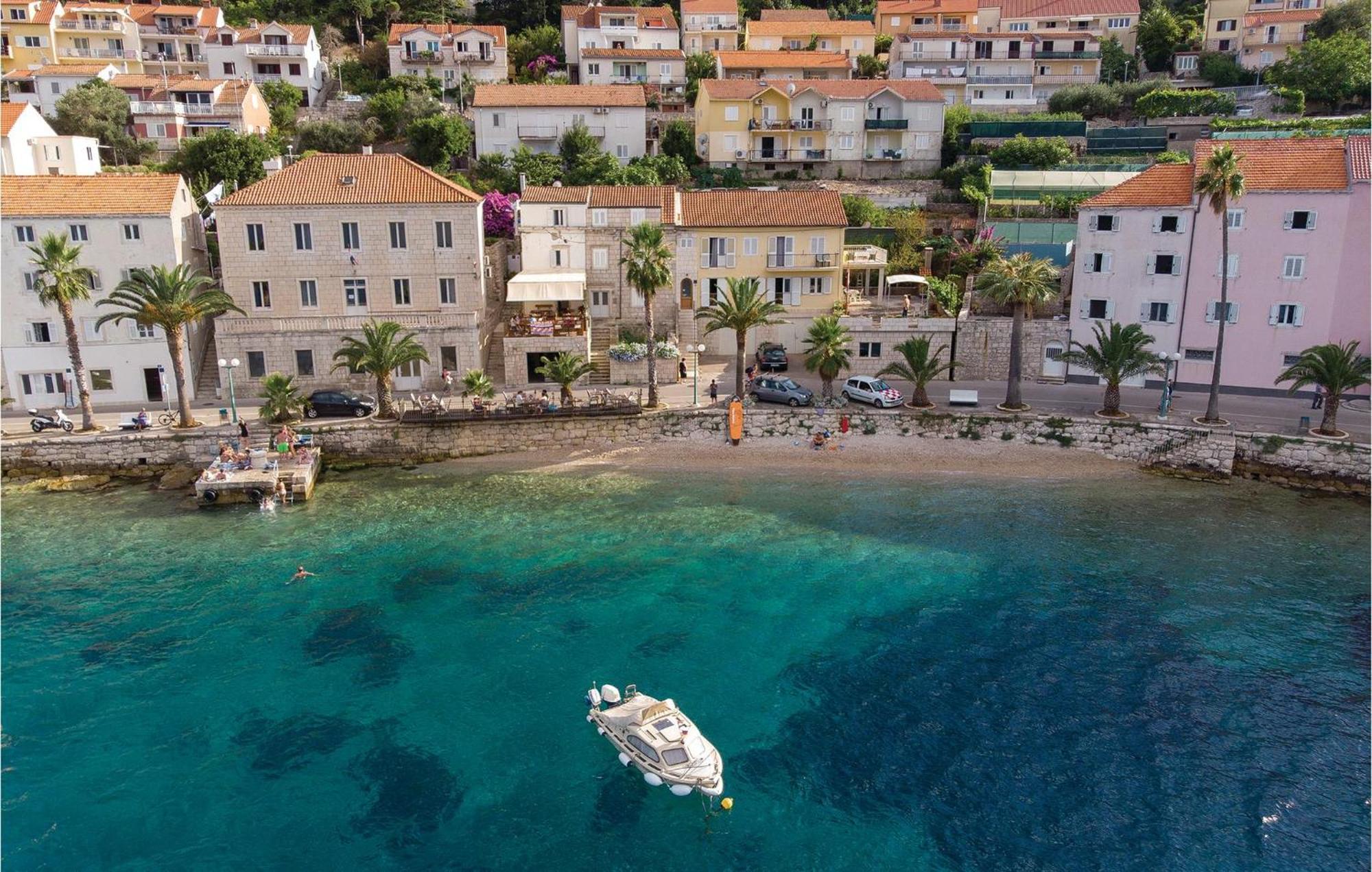 Cozy Apartment In Prigradica With House Sea View Extérieur photo