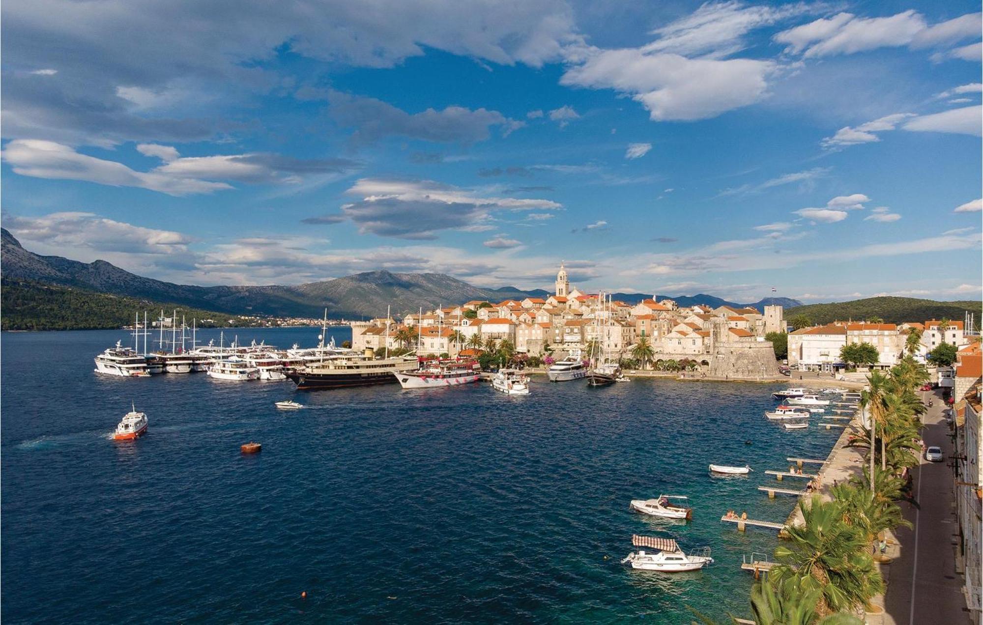 Cozy Apartment In Prigradica With House Sea View Extérieur photo
